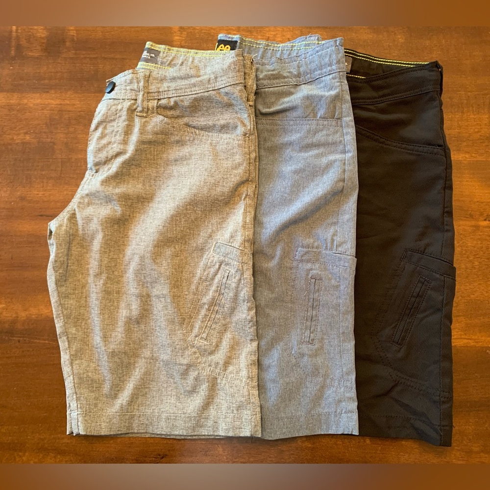 3 pair of Lee light weight cargo shorts.